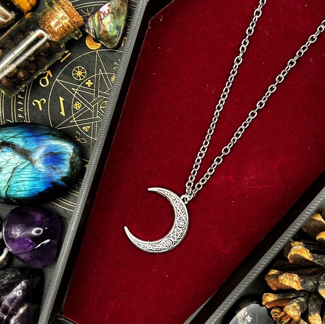 Moon magic necklace