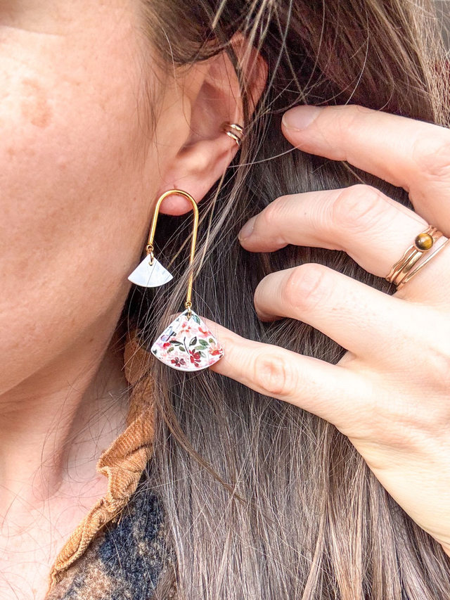 Boucles d’oreilles Équilibre fleuri bordeaux