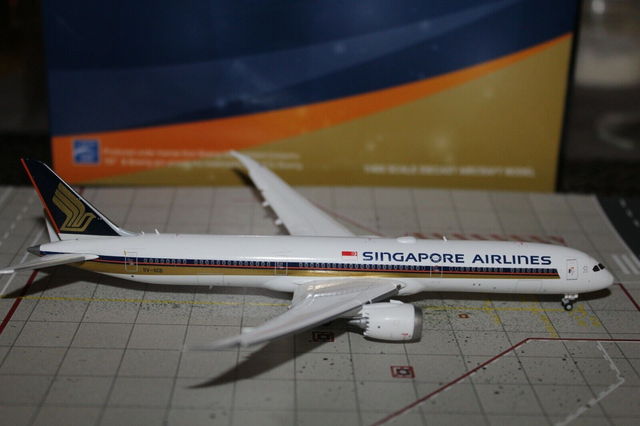 Singapore Airlines B787-10 (9V-SCB) Flaps down, 1:400, JCWings