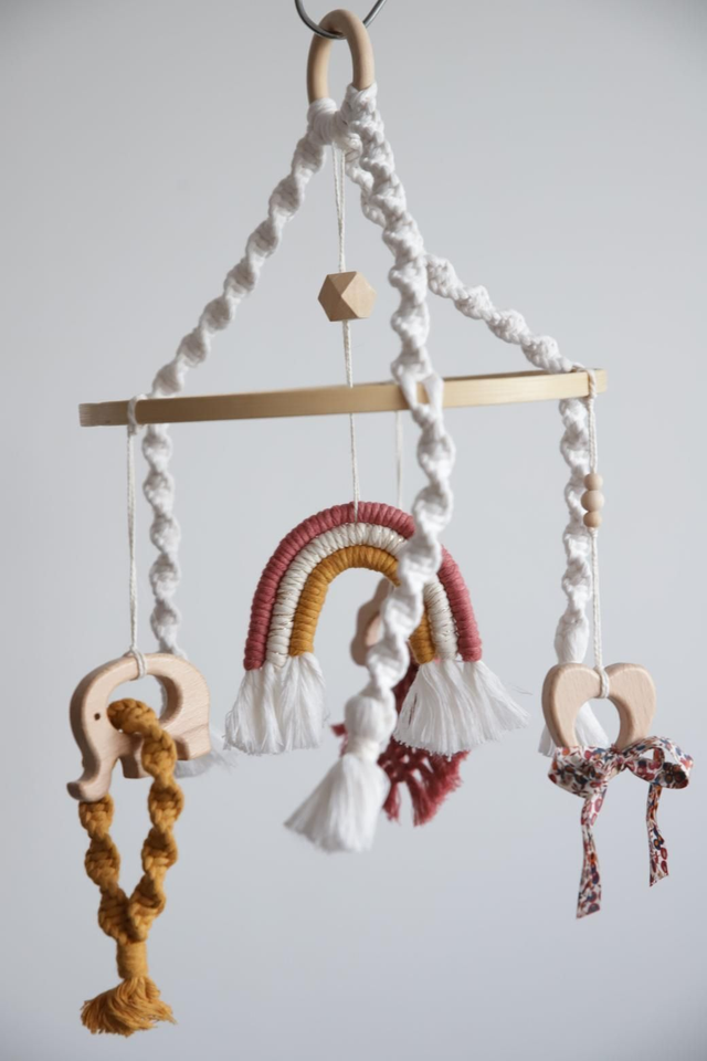 MOANA ~ Mobile bébé rose jaune