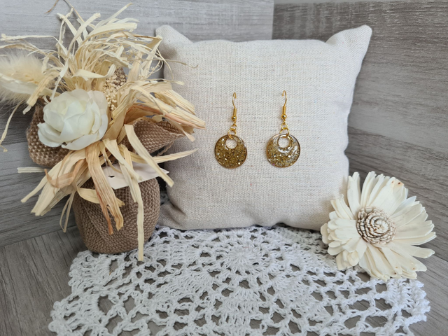 Boucles d&#039;oreilles dorées légères petites Légères Et Hypoallergénique