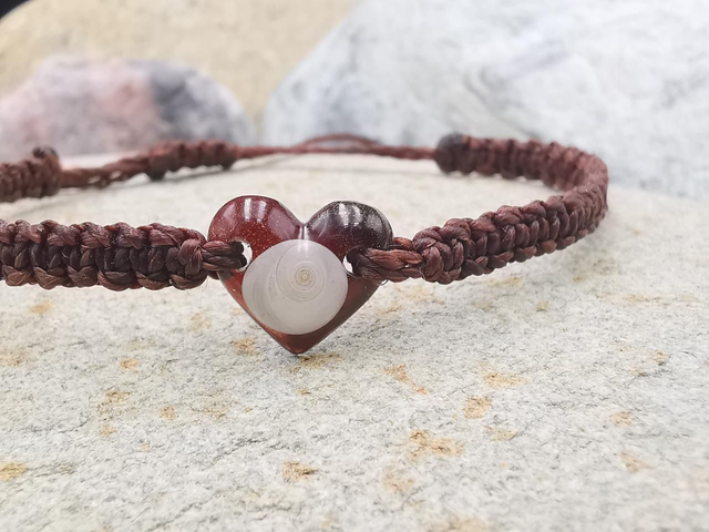 BCO-008 Bracelet petit cœur marron 