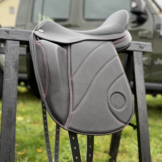 Sattel The First Eldgæs Design Pink Shiny