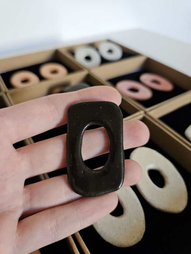 Boucles d&#039;oreilles Gaïa coloris noir