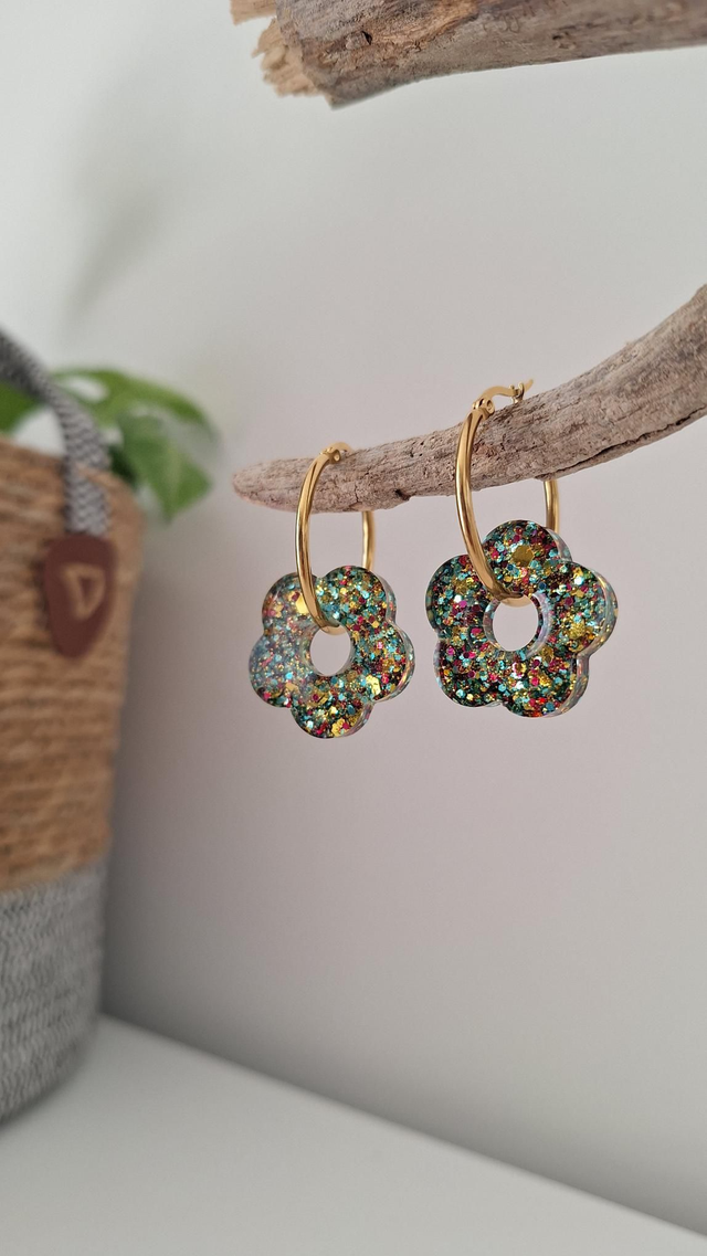 Boucles oreilles créoles fleur paillettes turquoises roses dorées 