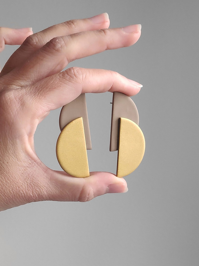 Semicírculos taupe y dorado