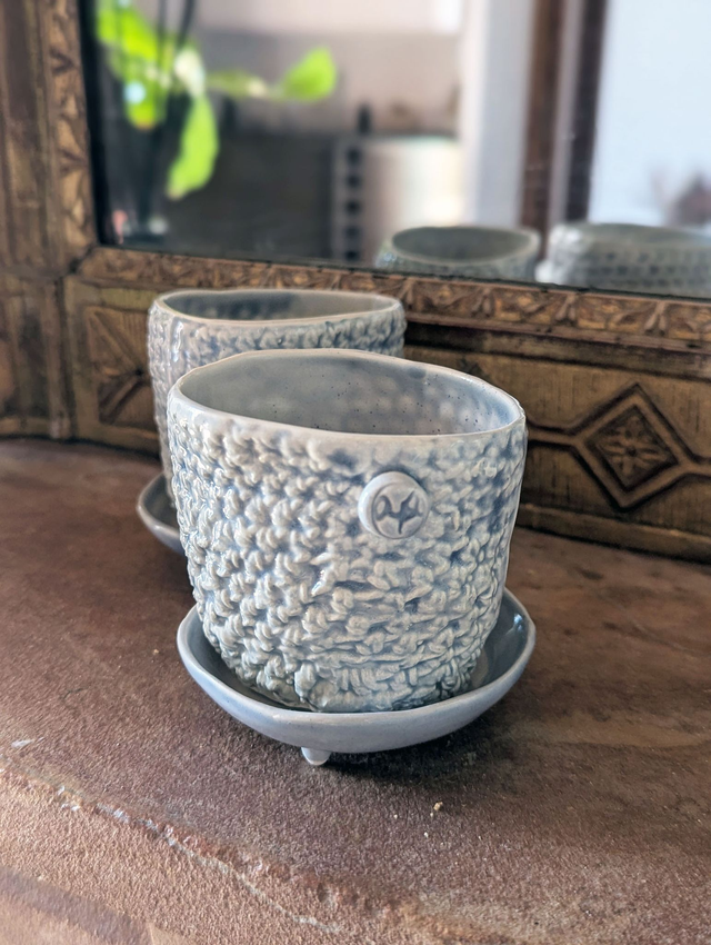 Petit pot de fleur texture tricot