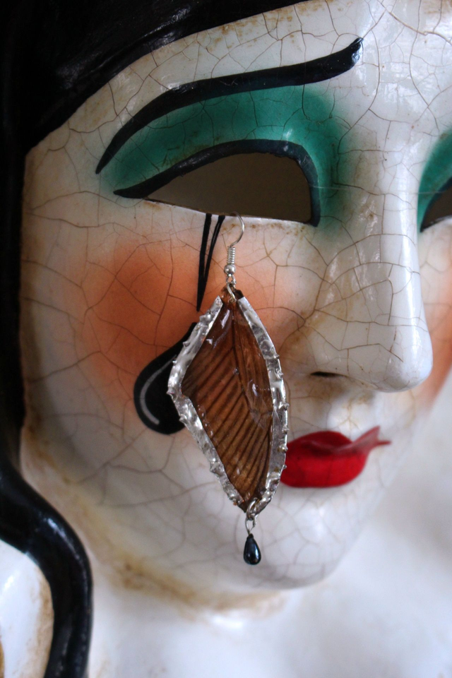 Monoboucle, spiky butterfly wings