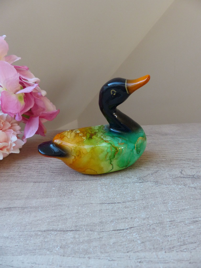 Figurine Canard en Résine Émaillée - Statuette Artisanale Jaune et Vert avec Effet Marbré - Oiseau Objet Artisanat Décoration et Collection