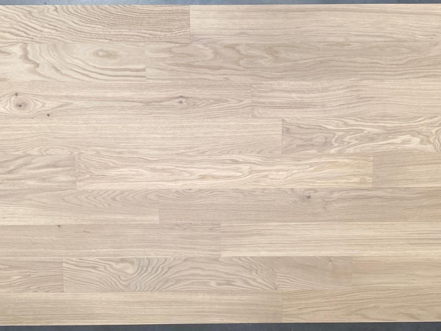 Chêne blanchi, verni