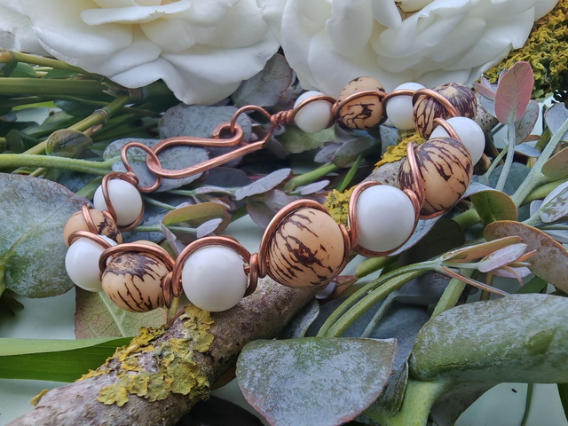 Bracelet antique graines d&#039;acaï et coquilles de palourdes