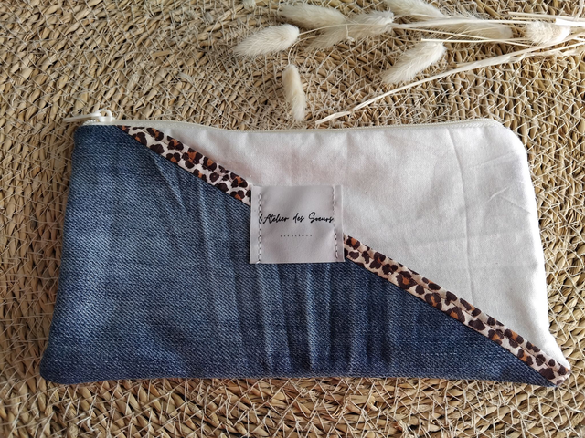 Trousse upcyclée LEO