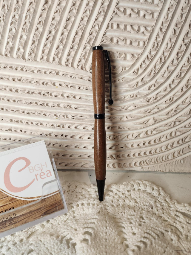 Stylo bois cèdre rouge pointe noire