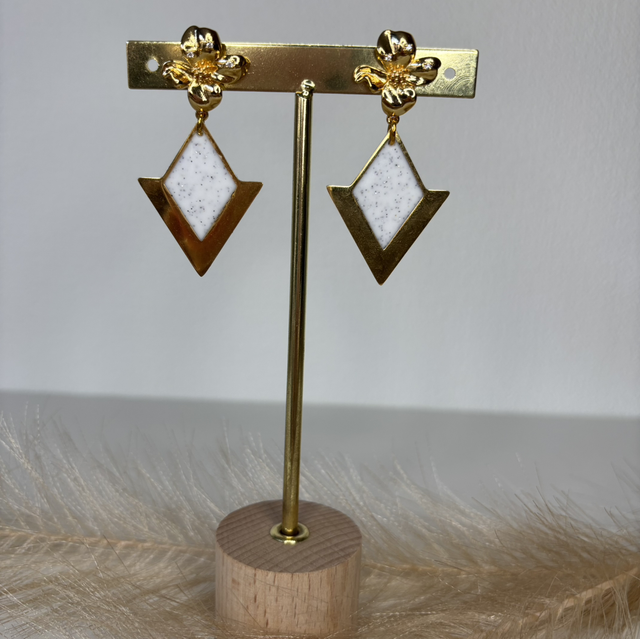 Boucle d’oreille blanche pailletée