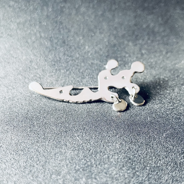 Bijou d’oreille contemporain « Algue et gouttes » en argent