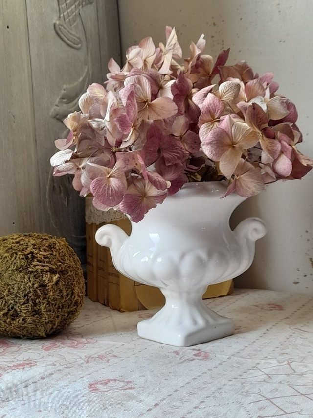 Vase Médicis en porcelaine blanche