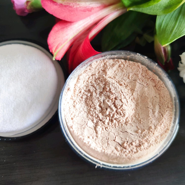 Poudre matifiante peaux claires 