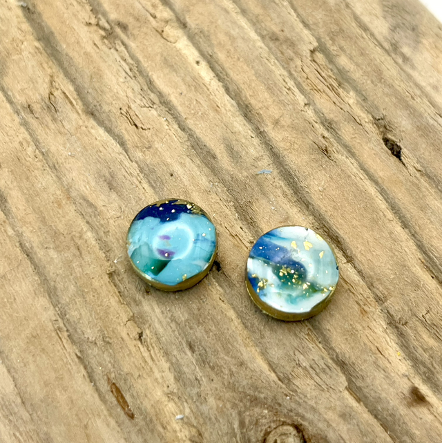 Light Ocean Midi studs 