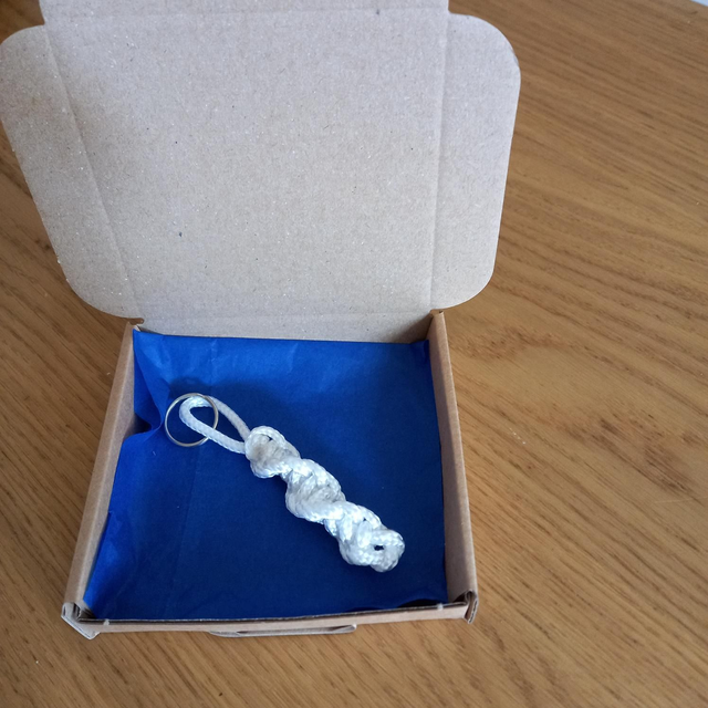Keyring - White (twist) - boxed