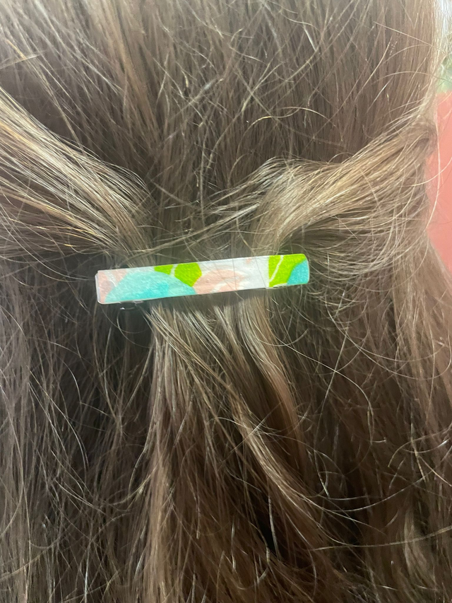 Petite Barrette en Papier Japonais – Élégance et Lumière