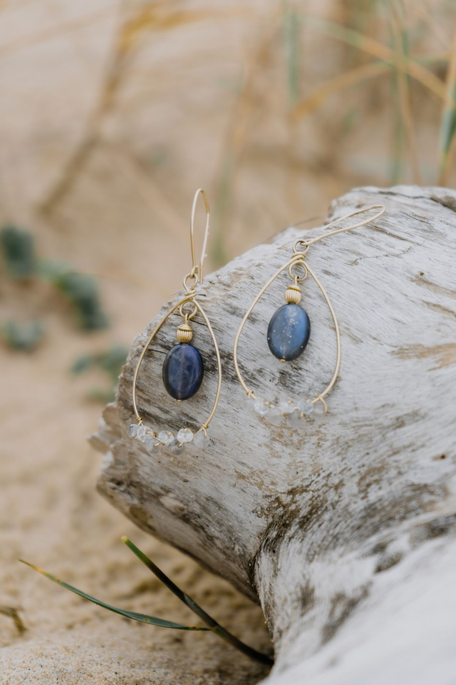 Boucle d'oreilles féminité sacré, en pierres fines, labradorite et pierre de lune