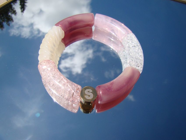 Bracelet perles tubes incurvées acrylique Anjali Cheree