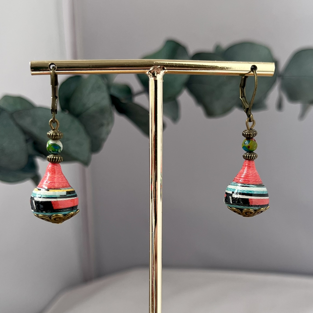 #62 Boucles d’oreilles upcycling en affiche 