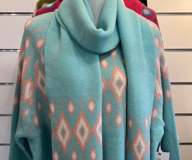 Kleurrijke trui met sjaal