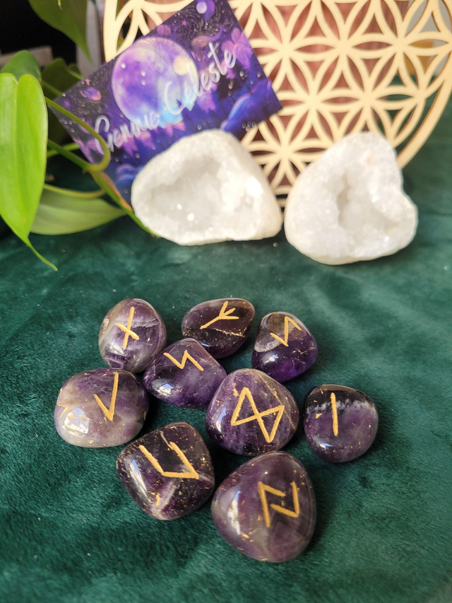 Set de 25 runes en améthyste du Brésil 