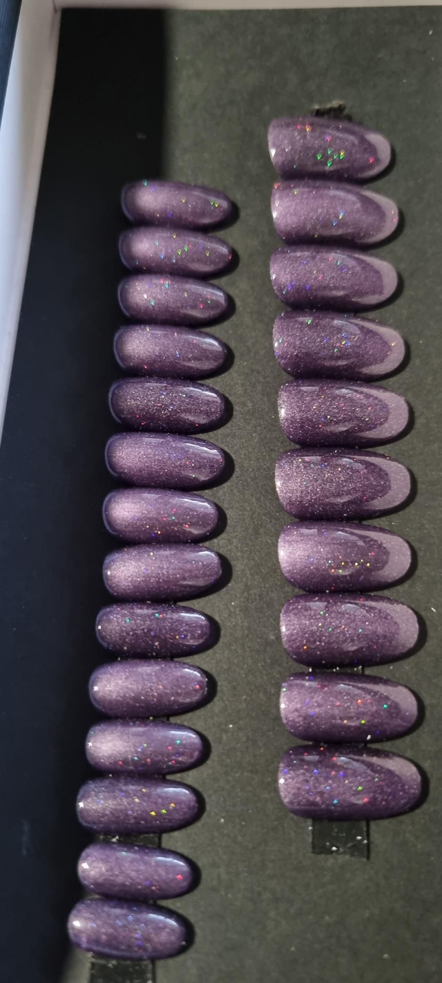 Violet glitter oval S