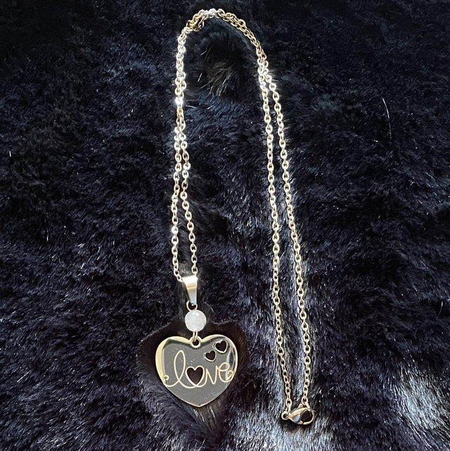 Pendentif Coeur "Love" & Quartz Rose clair
