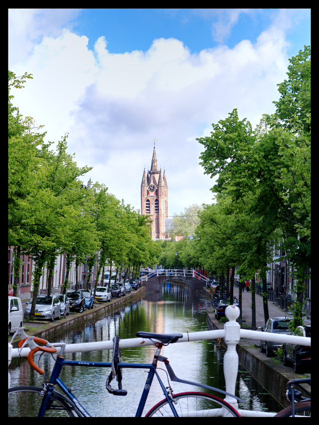 A4 Delft Canal and Oude Kerk - Photoprint Framed