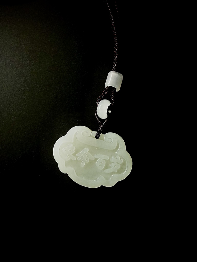 Collier “cadenas de longévité” en jade de Hetian