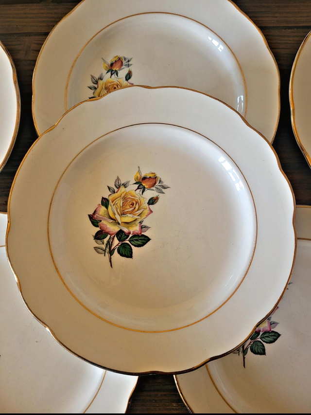 Assiettes plates Gien Gardanne, roses couleur jaune (par 6)