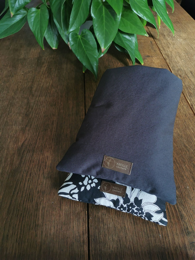 ♣ Pochette à livre - Dark but flowery