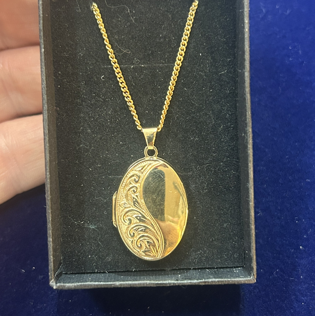 9ct yellow gold locket and chain