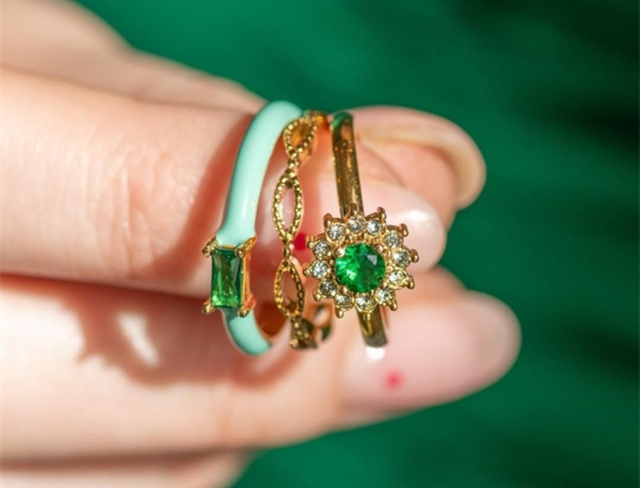 Bague Small Lucia doré et émeraude acier inoxydable 