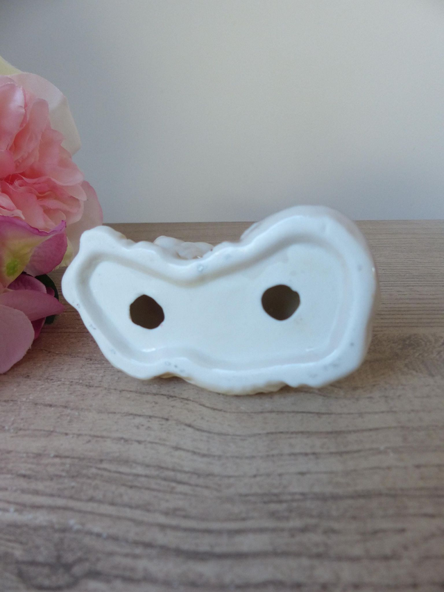 Figurine chat angora allongé en céramique vintage – petit félin marron et beige aux yeux doux – décoration rétro maison intérieur chaleureux