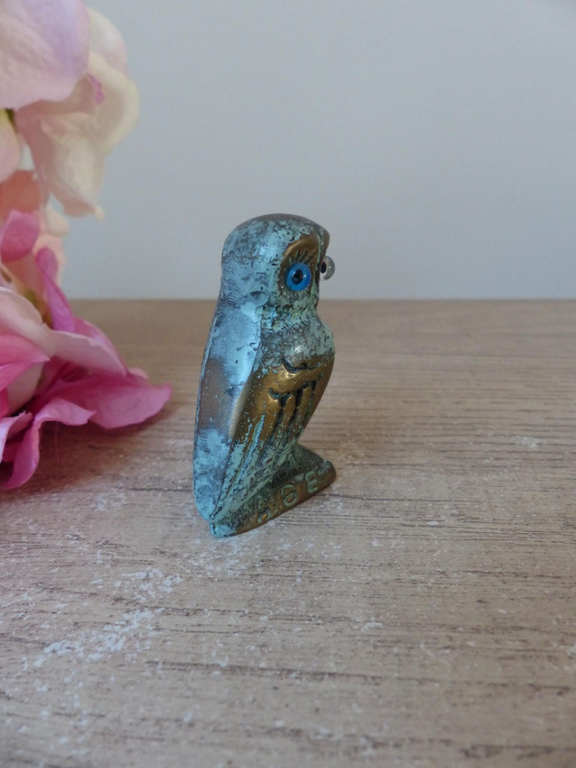 Figurine chouette hibou en laiton fait en Grèce, Sculpture Chouette d'Athéna en laitonné bleu, Collection oiseaux petits animaux en laiton