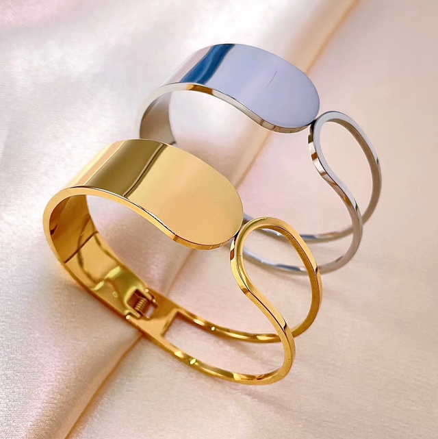 Stainless Steel Curves Bangle 