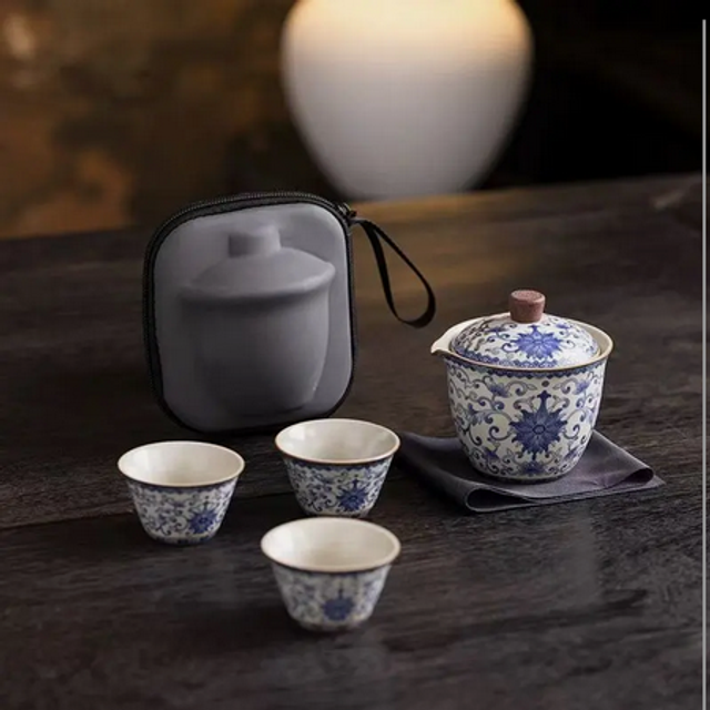 Blue-and-white tea set【青花旅行茶具】