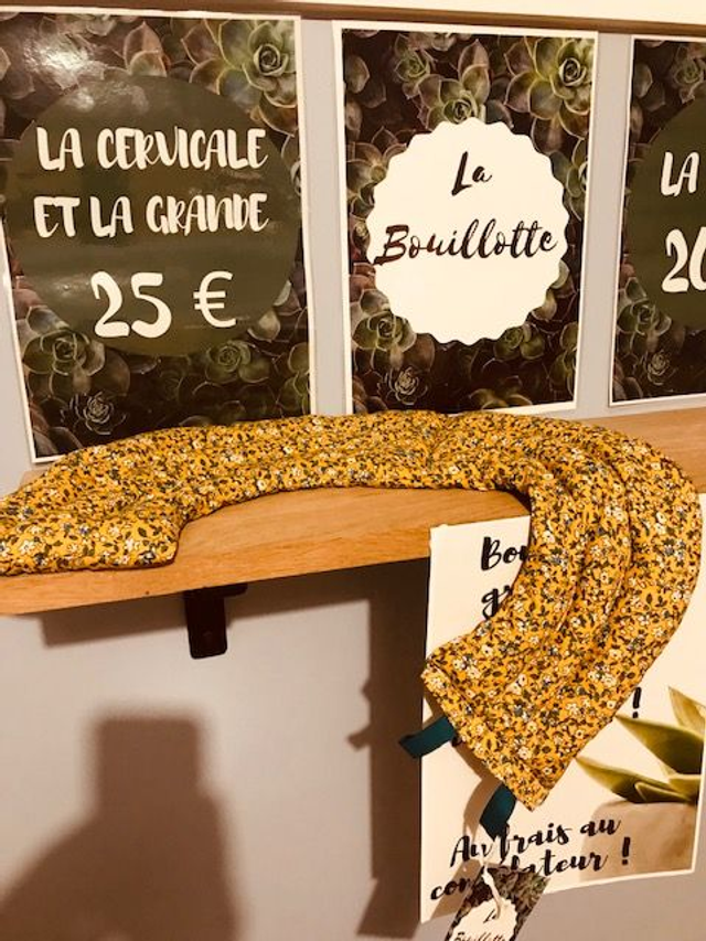 Bouillotte en graines de lin bio - cervicales en U - Tissu liberty jaune