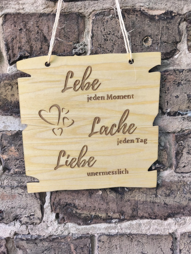 Holzschild „Lebe jeden Moment, Lache jeden Tag, Liebe unermesslich“ – Dekoschild mit Lebensmotto