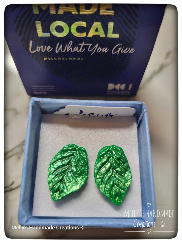 Leaf stud earrings 