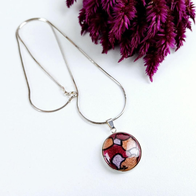 Collier en émail sur feuille d'argent, rouge-rose