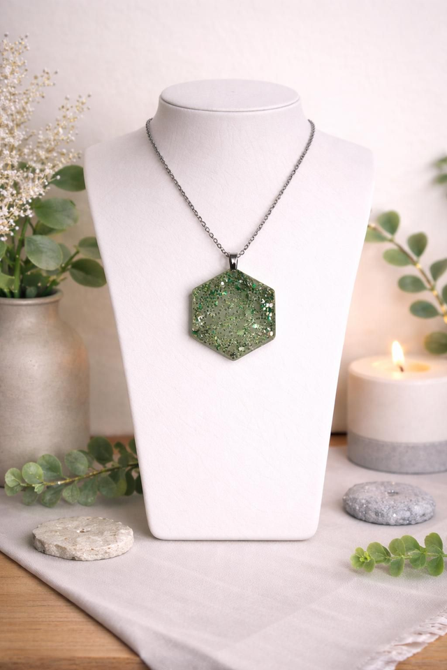 Collier pendentif L (C26)