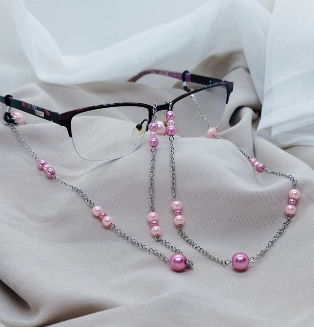 Chaîne de lunettes acier inoxydable et perles acrylique, embouts silicone, longueur 75 cm.
