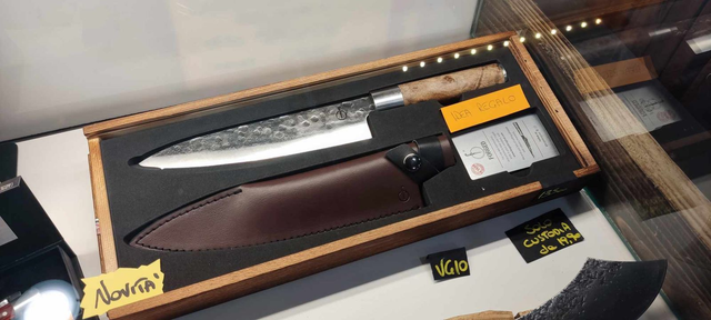 COLTELLO da Chef FORGIATO A MANO VG10 in Giappone con custodia in pelle e CONFEZIONE REGALO 