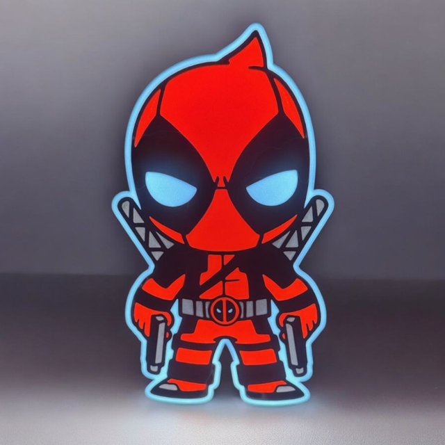 Lampe 3D Deadpool LED - L’antihéros le plus badass débarque chez toi ! 