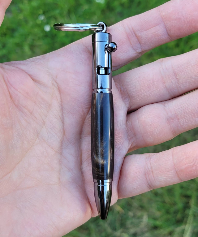 Porte clef stylo Colt en résine coca cola